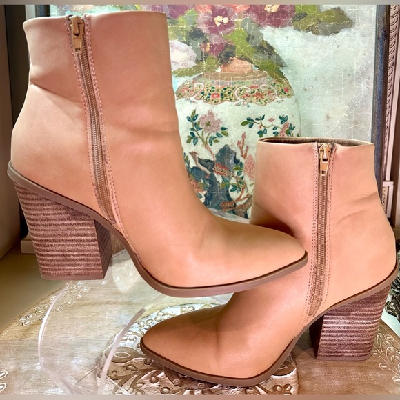 EUC Dolce Vita “Nemmy” Western Influenced Ankle Boots. Vegan Leather. Size 8.5 - Picture 7 of 15